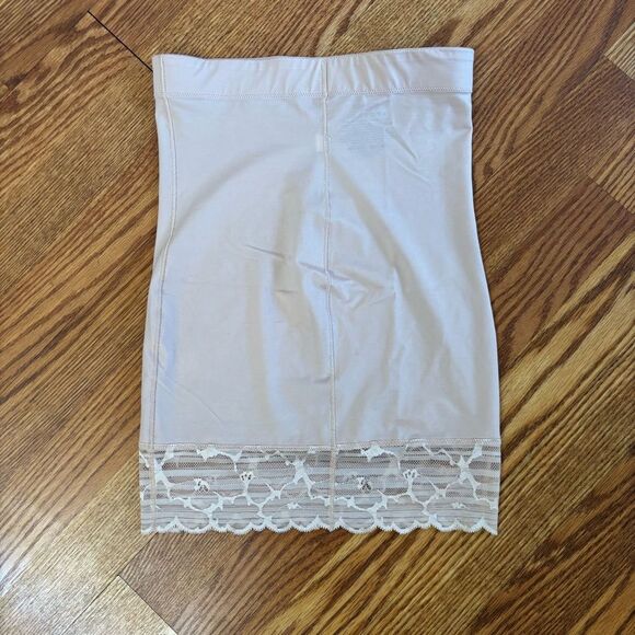 Spanx Red Hot Luxe & Lean Half Slip Nude Size Small - Picture 3 of 7
